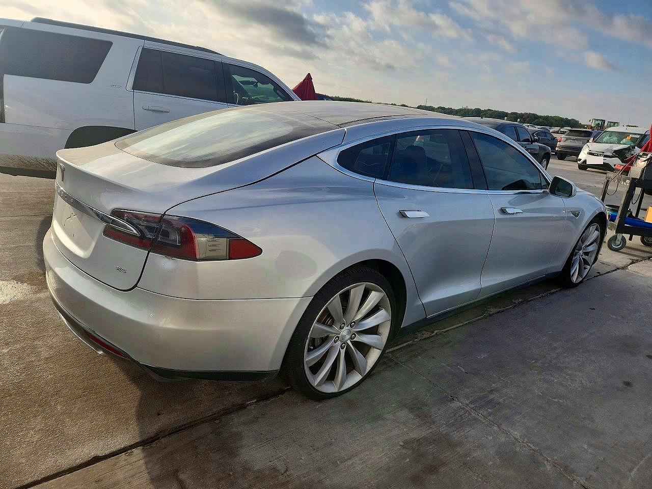 2013 Tesla Model S - Фото 3