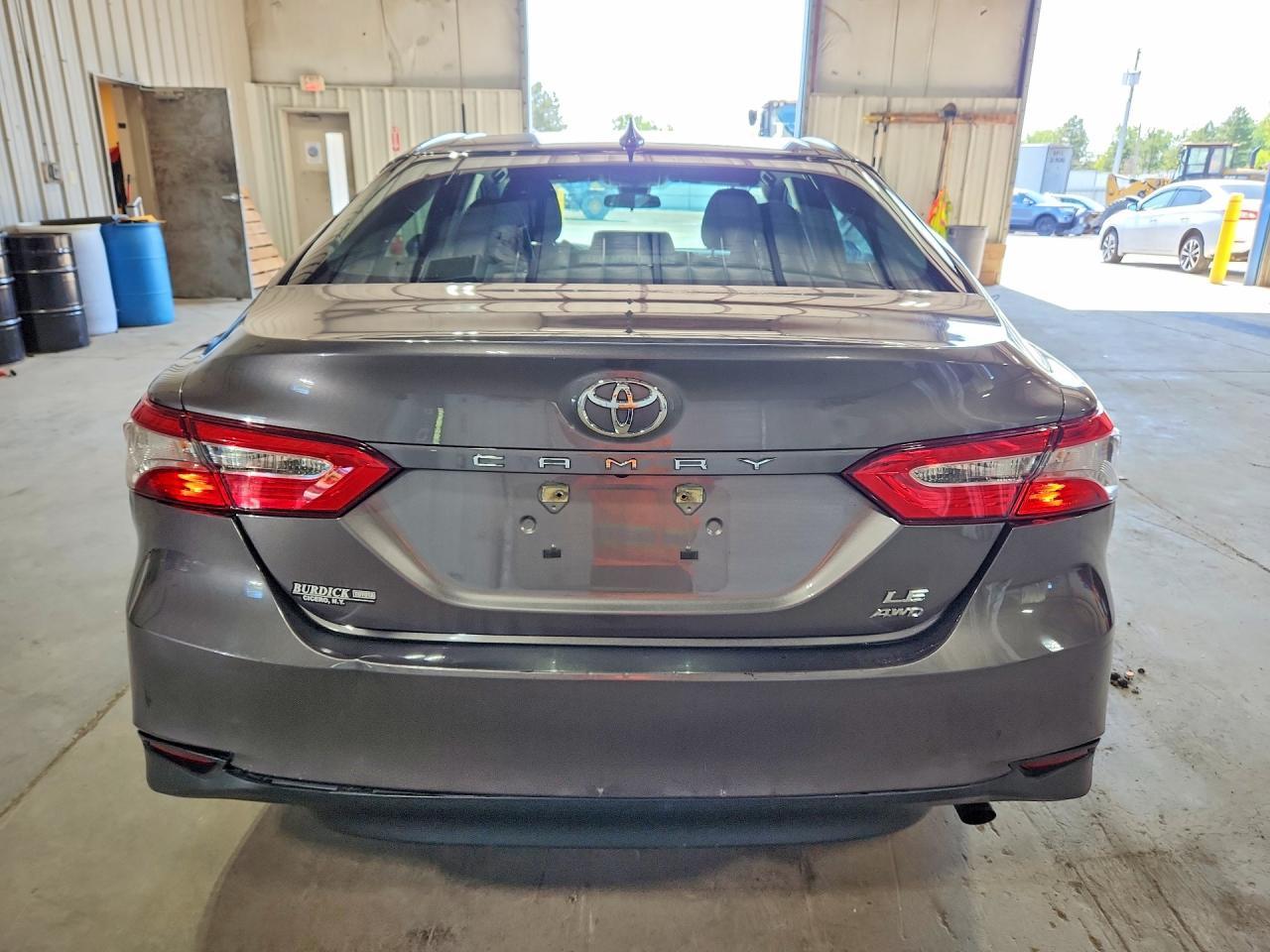 2020 Toyota Camry Le - Фото 6