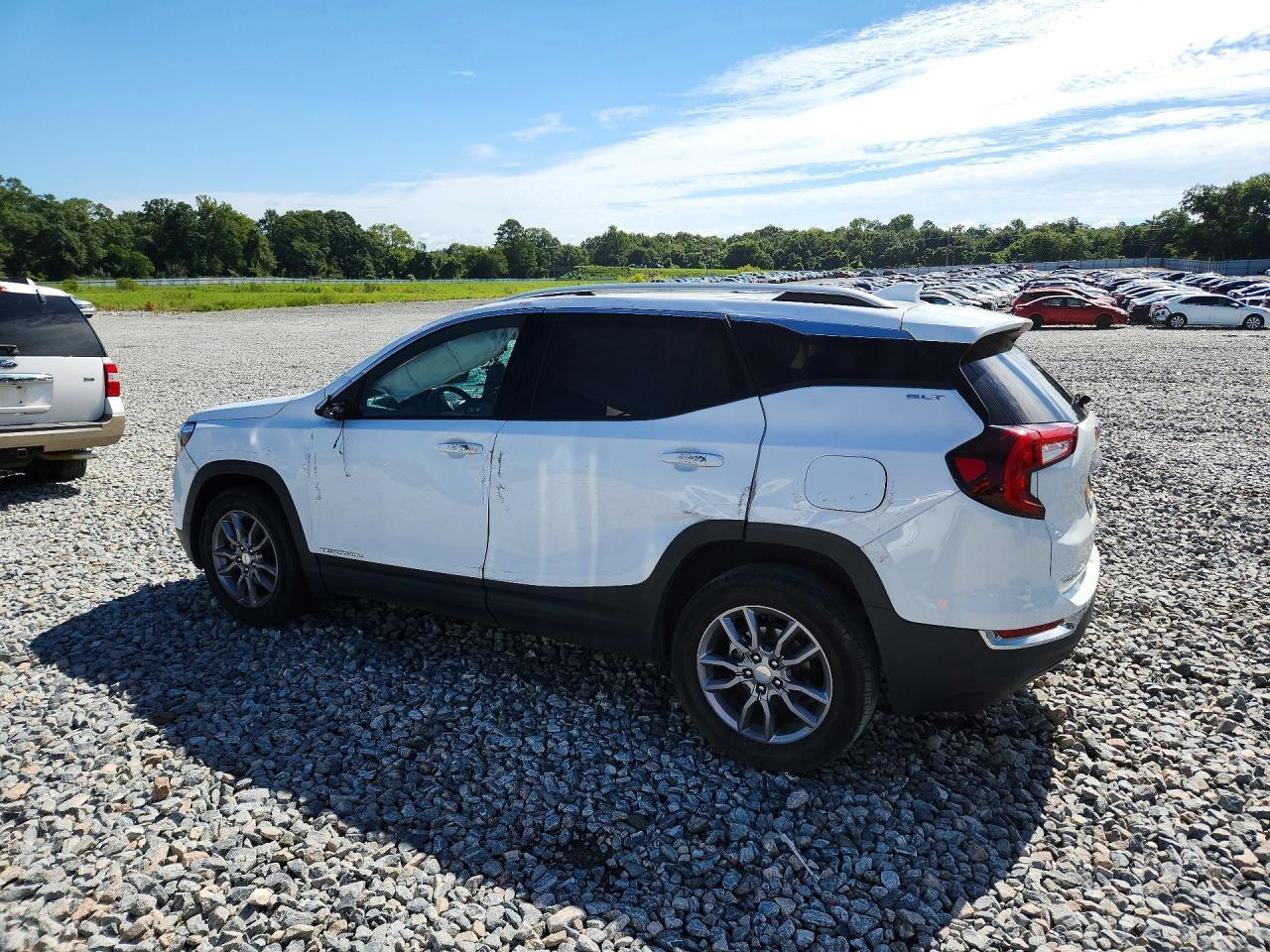 2024 GMC Terrain Slt - Image 2