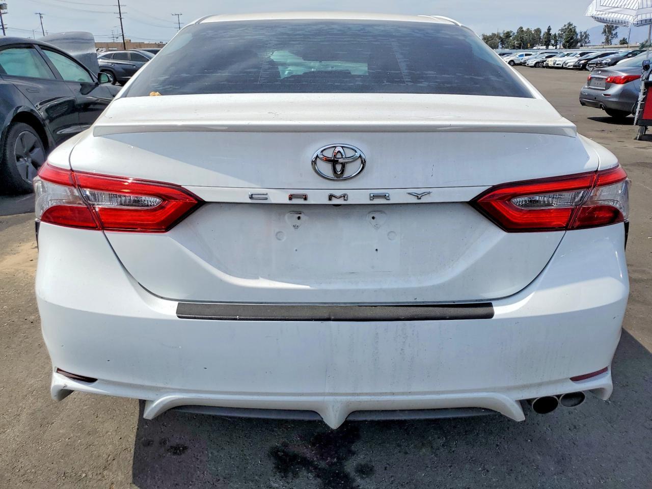 2018 Toyota Camry Se - Image 6