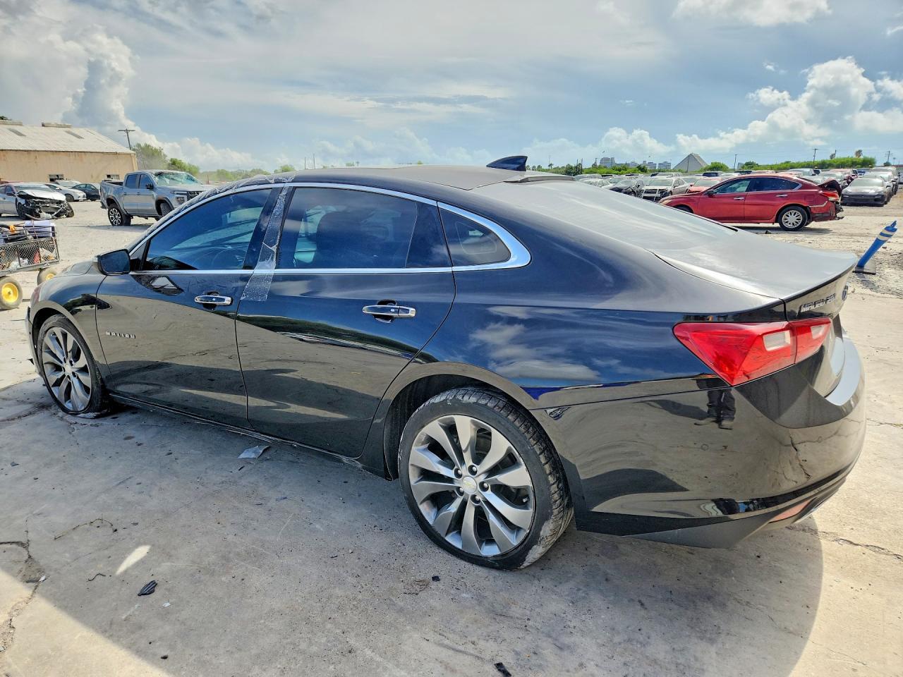 2016 Chevrolet Malibu Premier - Фото 2