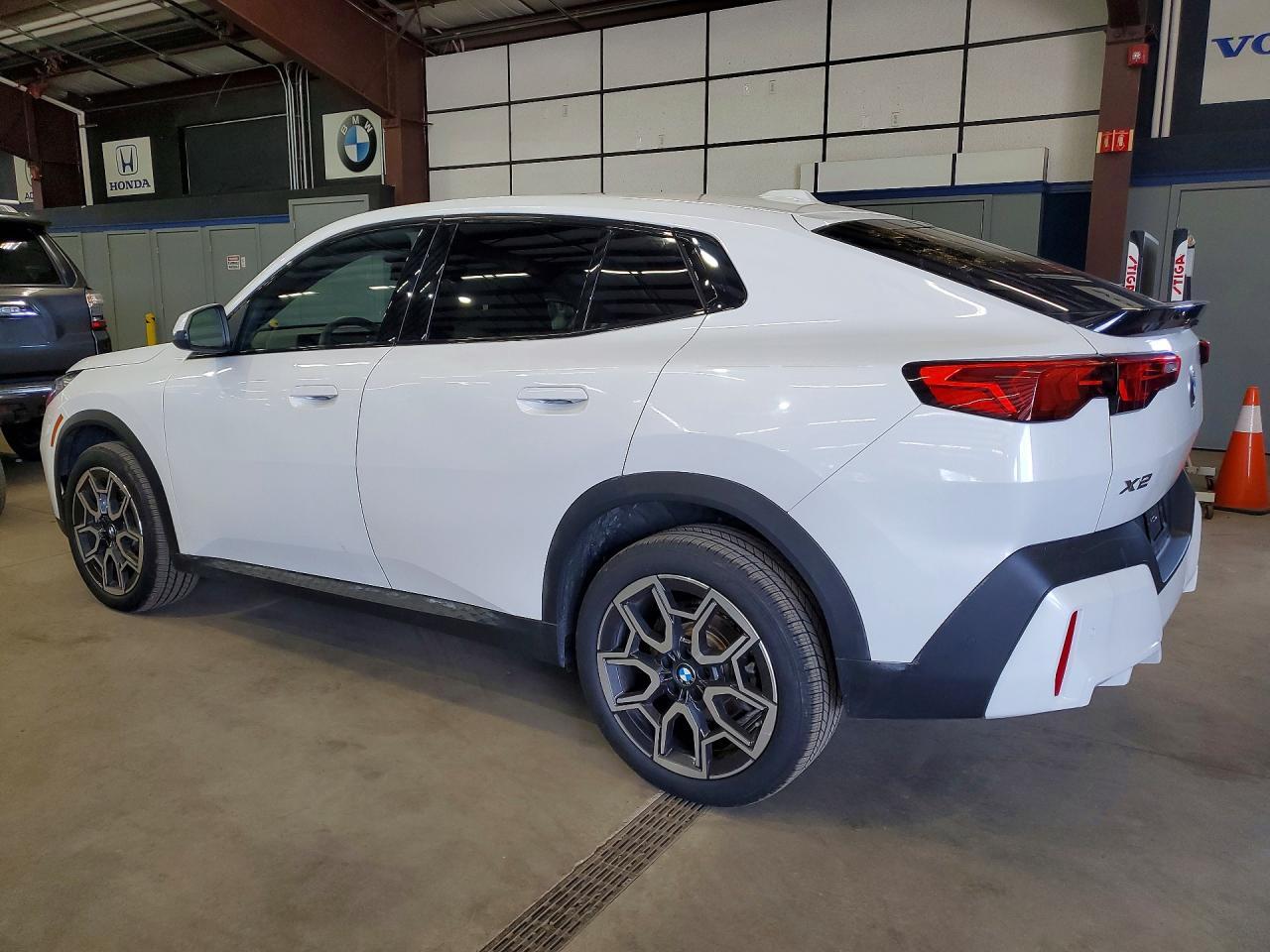 2026 BMW X2 xDrive28I - Фото 2