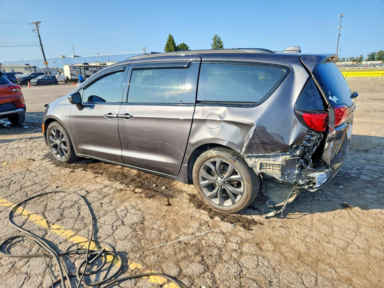 2019 Chrysler Pacifica Limited - Фото 2