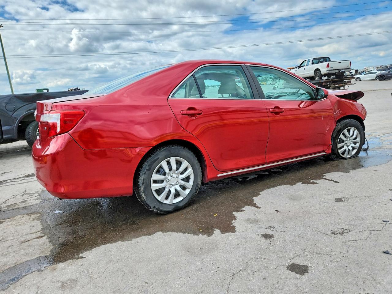 2014 Toyota Camry Le - Фото 3