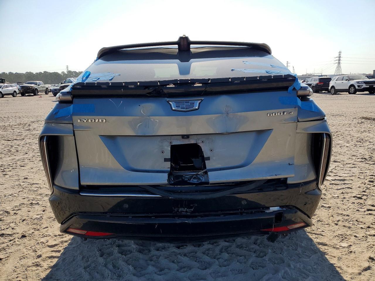 2024 Cadillac Lyriq Tech - Image 6