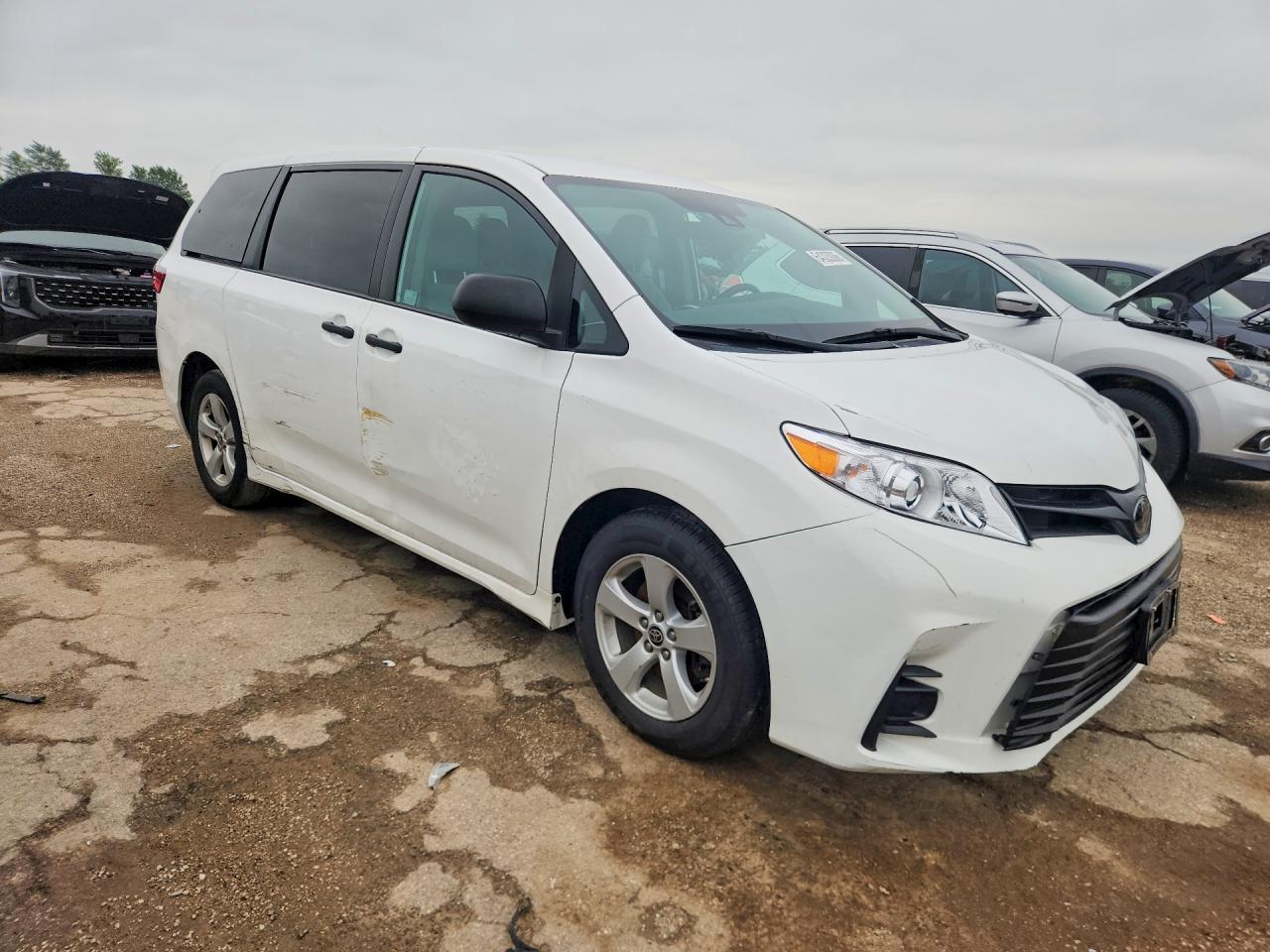 2020 Toyota Sienna L - Фото 4