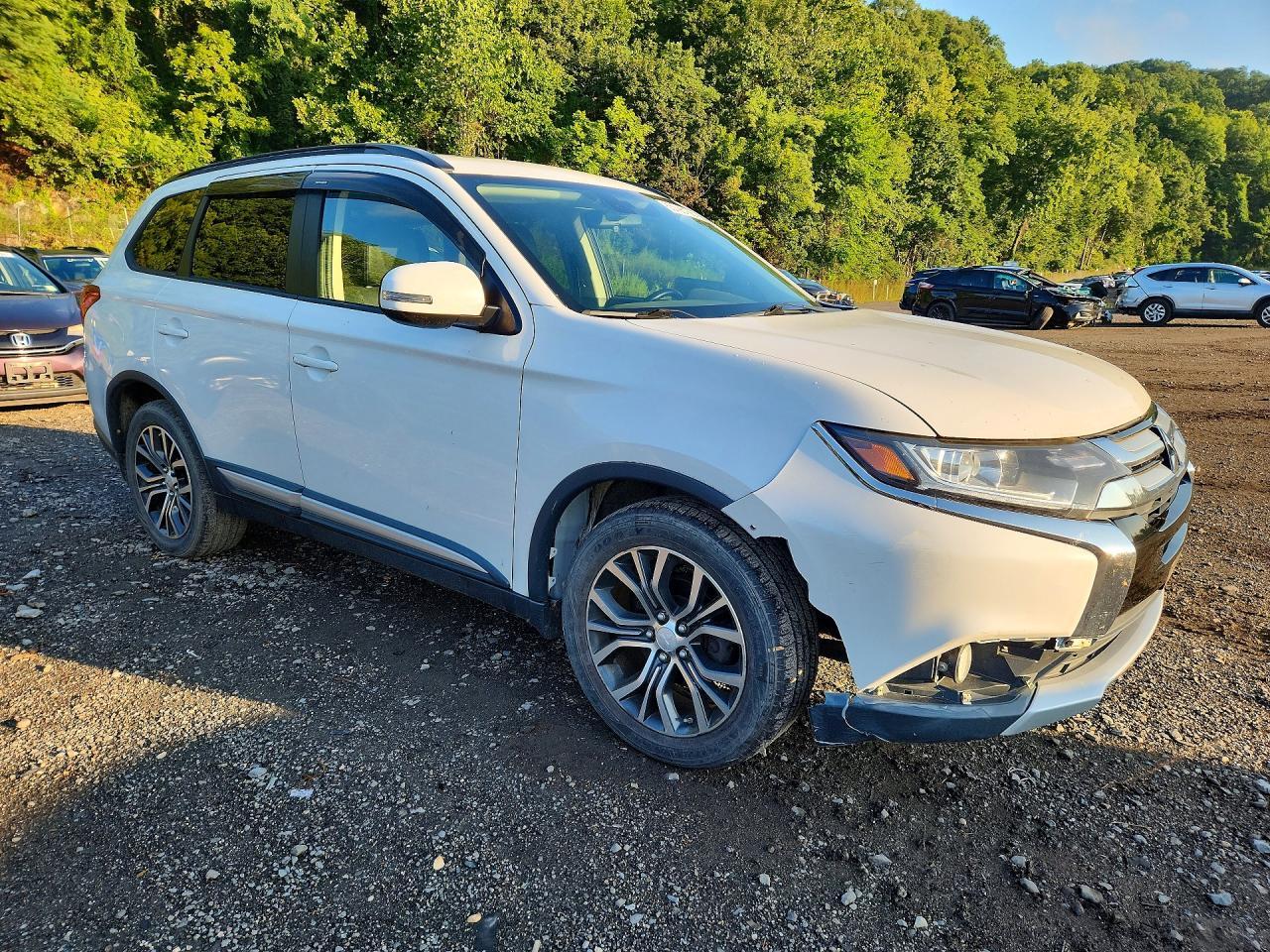 2016 Mitsubishi Outlander Se - Фото 4