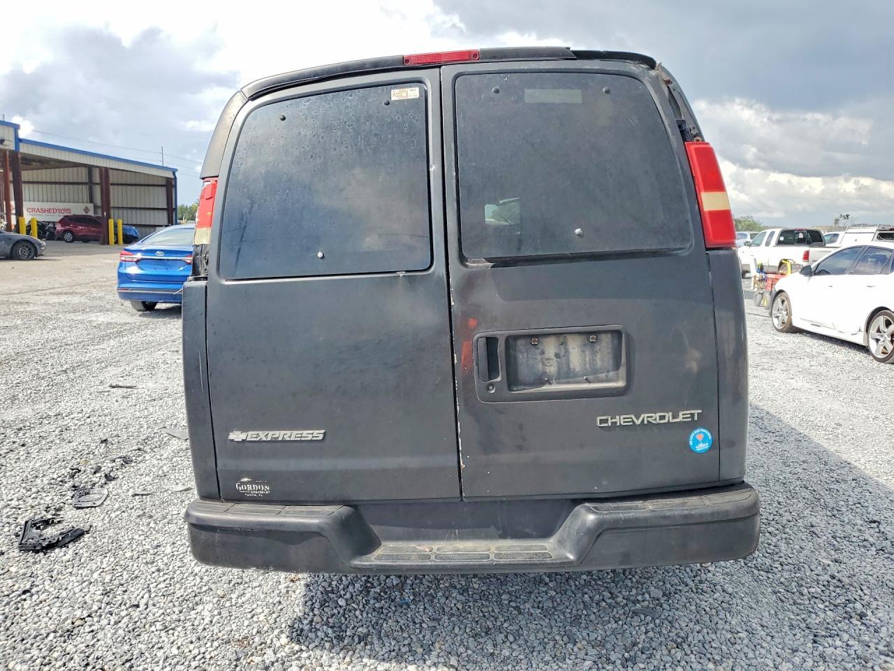 2005 Chevrolet Express G2500 - Image 6