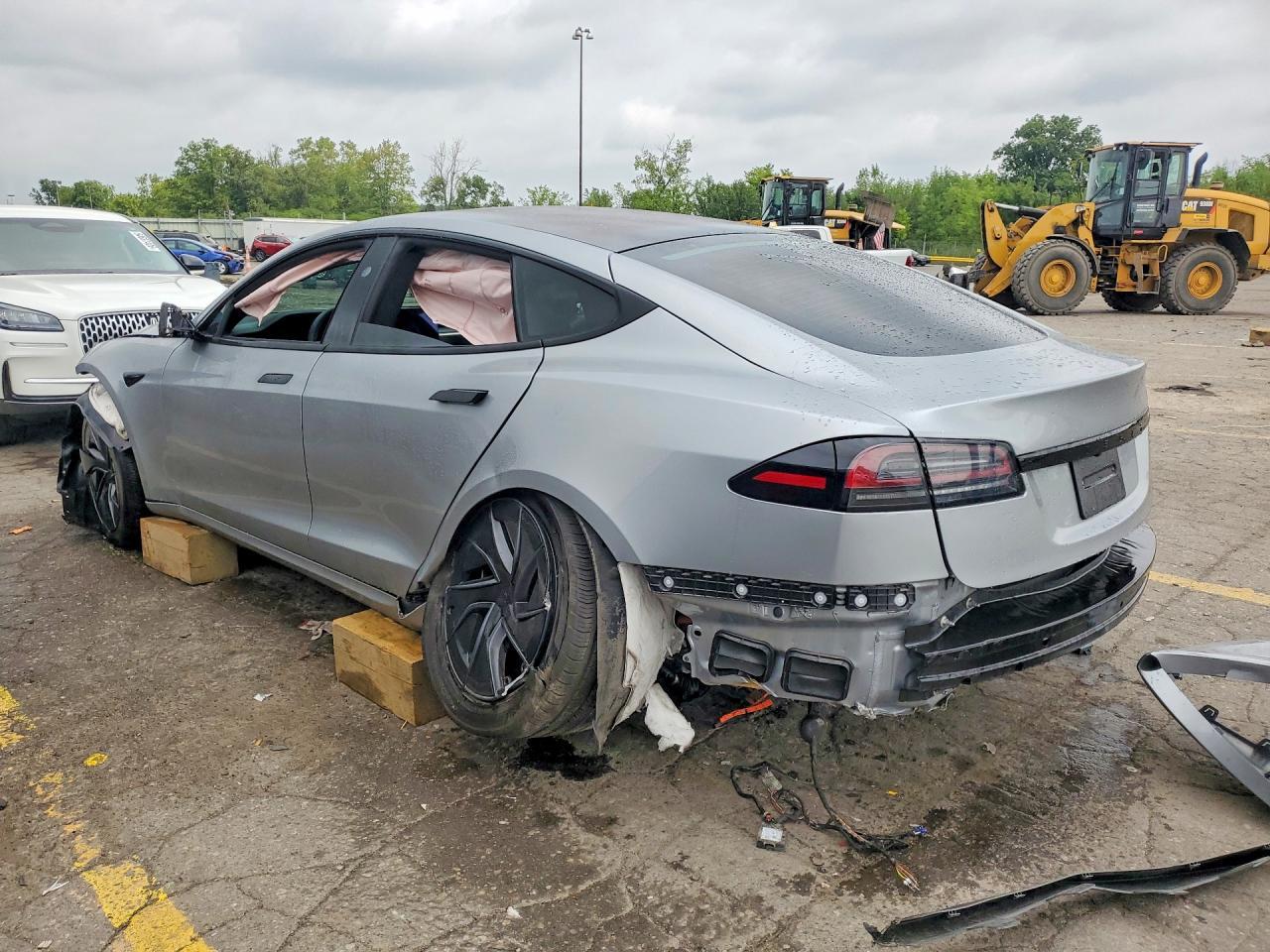 2026 Tesla Model S - Фото 2
