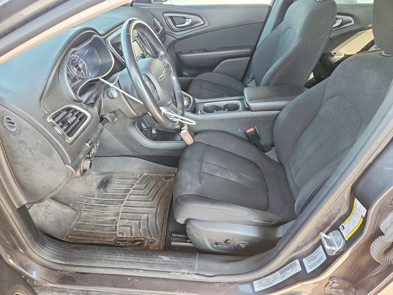 2015 Chrysler 200 Limited - Image 7