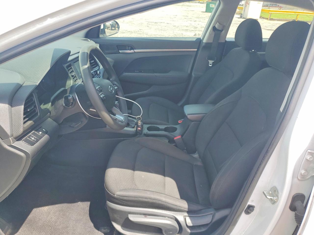 2020 Hyundai Elantra Se - Image 7