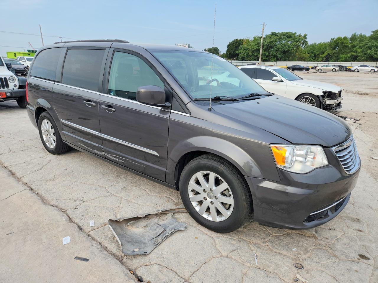 2016 Chrysler Town & Country Touring - Фото 4