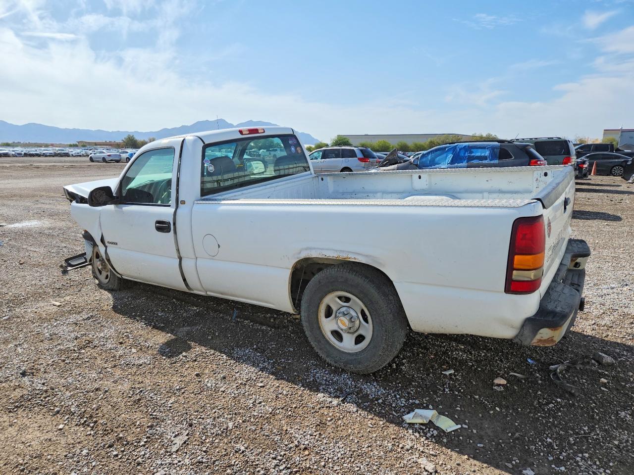 2000 Chevrolet Silverado C1500 - Image 2