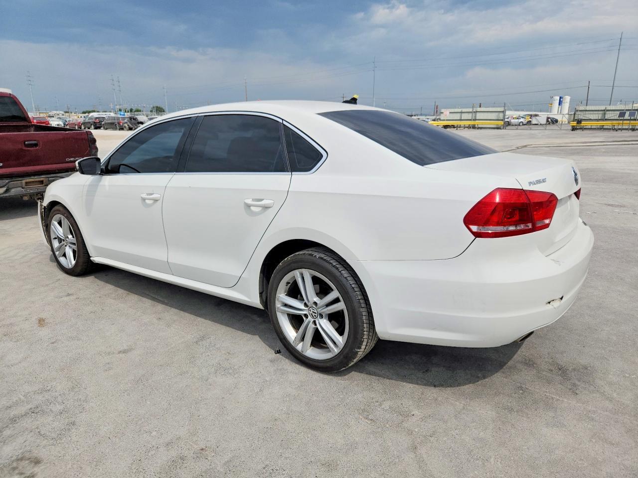 2015 Volkswagen Passat Se - Image 2