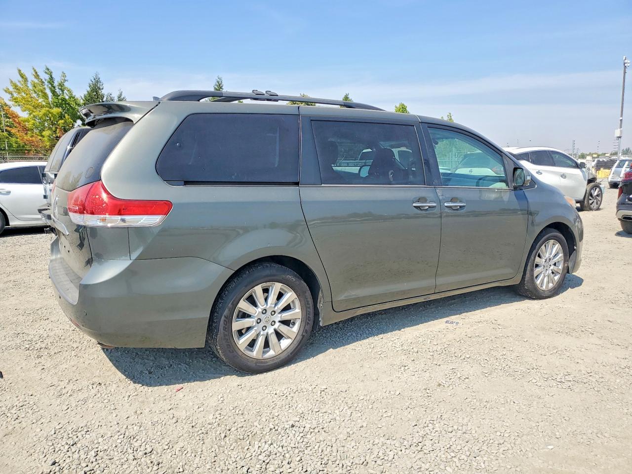 2013 Toyota Sienna Limited 7-Passenger - Фото 3