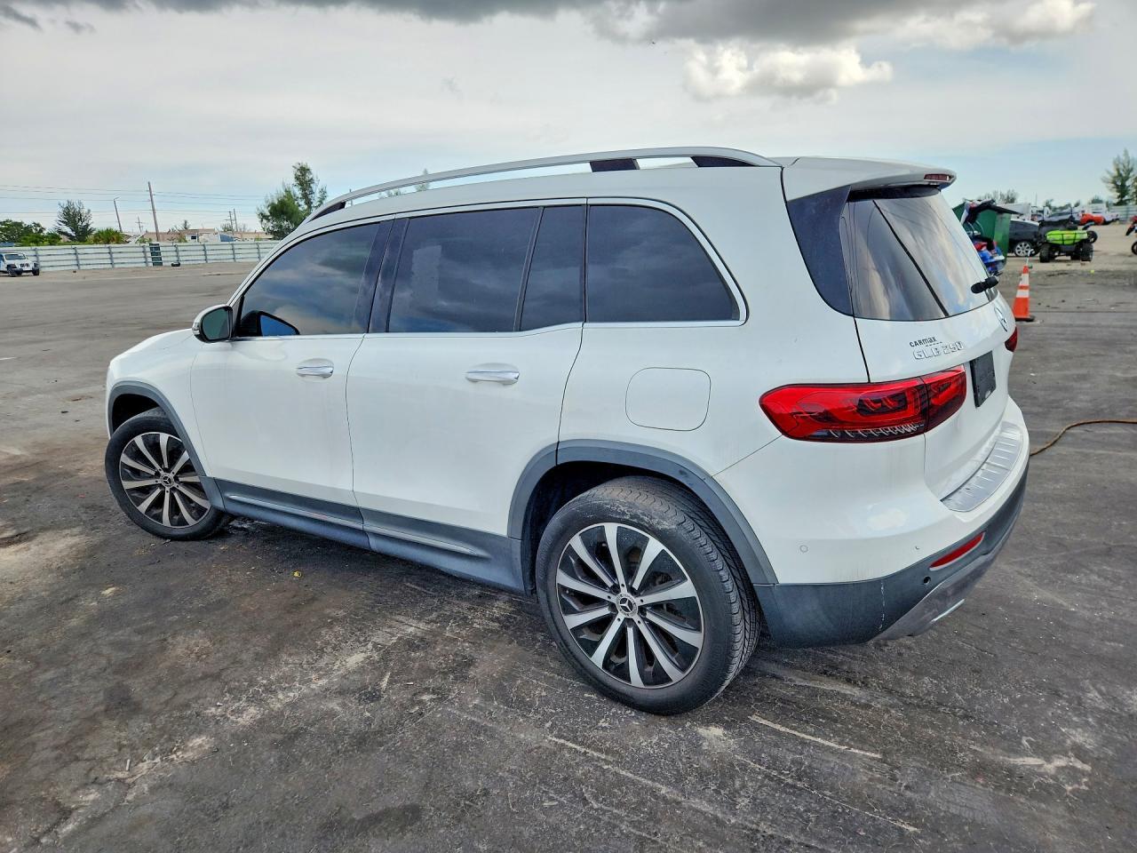 2021 Mercedes-Benz Glb 250 - Фото 2