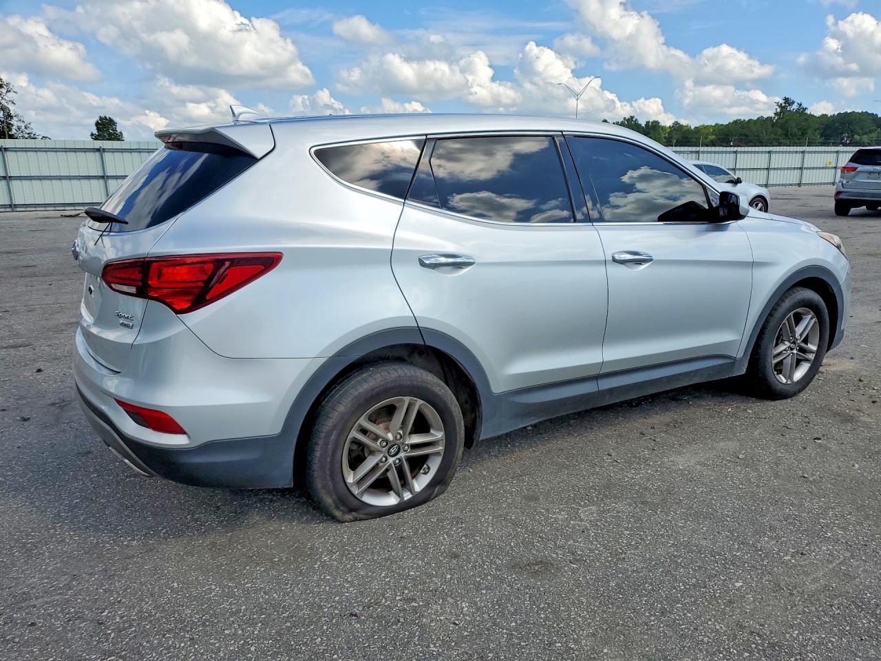2017 Hyundai Santa Fe Sport 2.4L - Фото 3