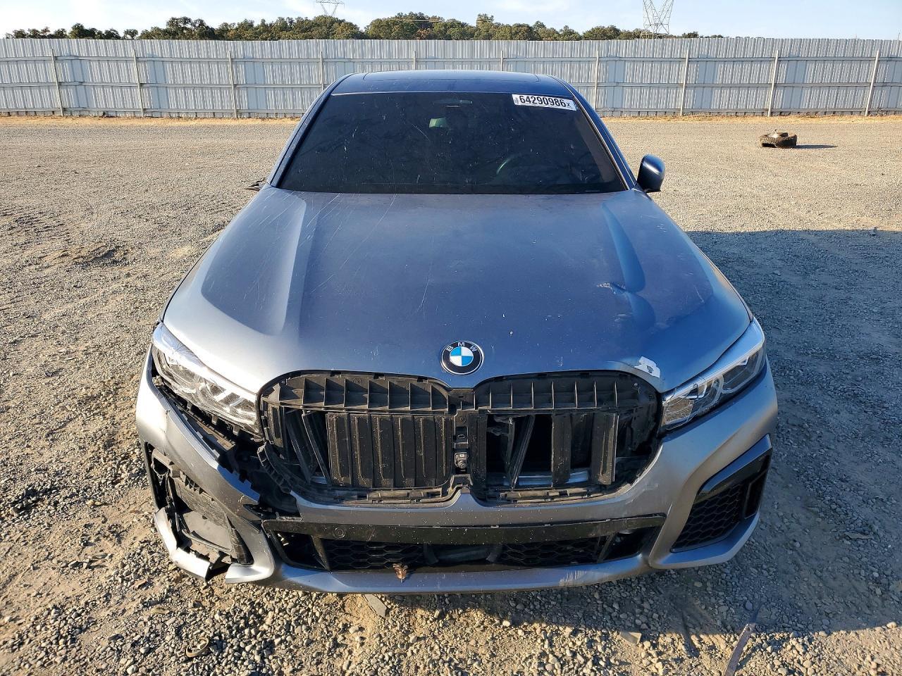 2022 BMW 750 Xi - Фото 5