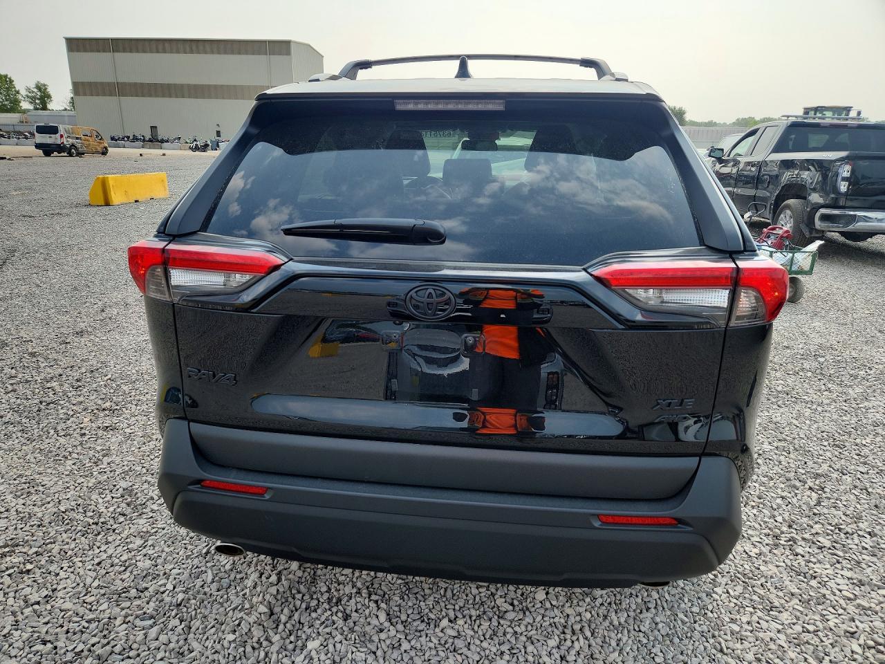 2025 Toyota Rav4 Xle Premium - Image 6