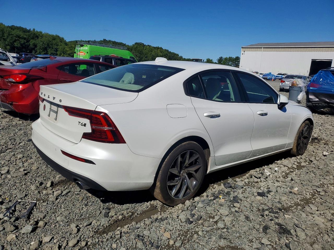 2020 Volvo S60 T6 Momentum - Image 3