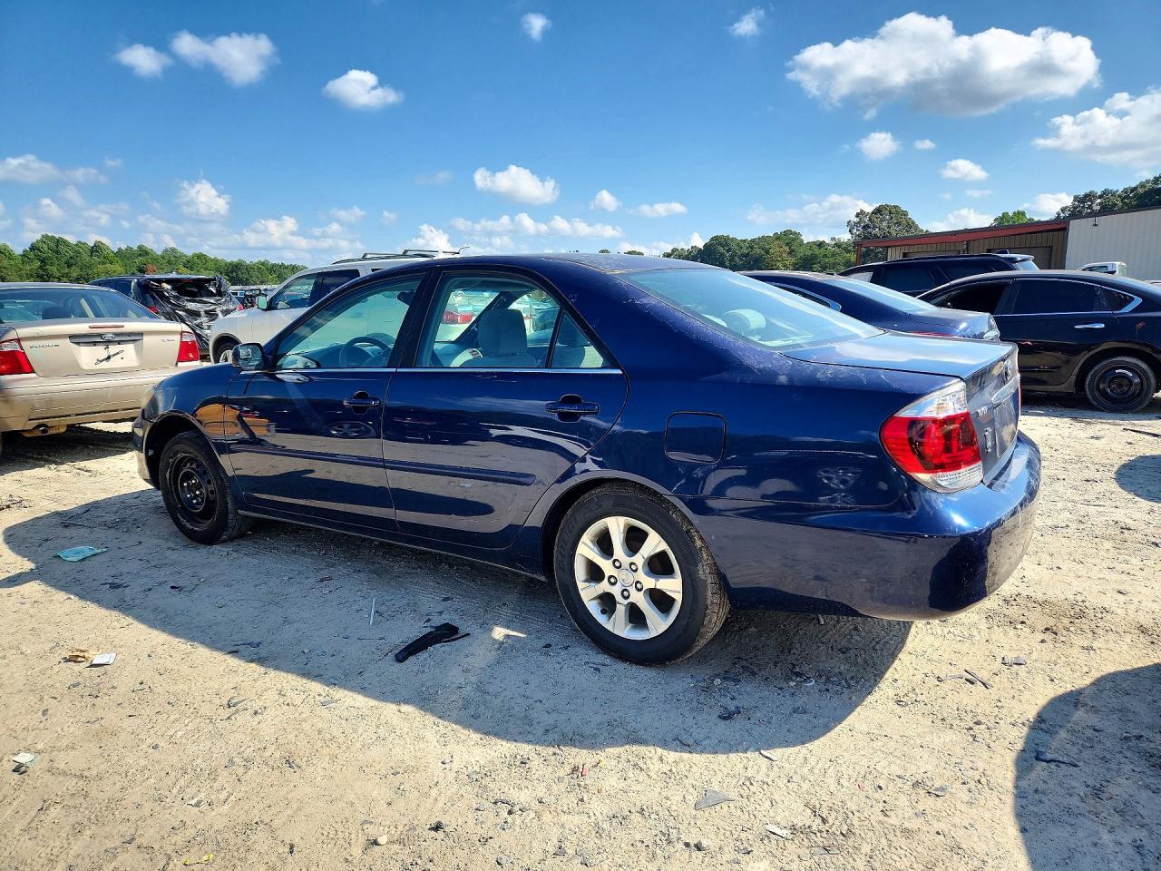 2005 Toyota Camry Le - Image 2