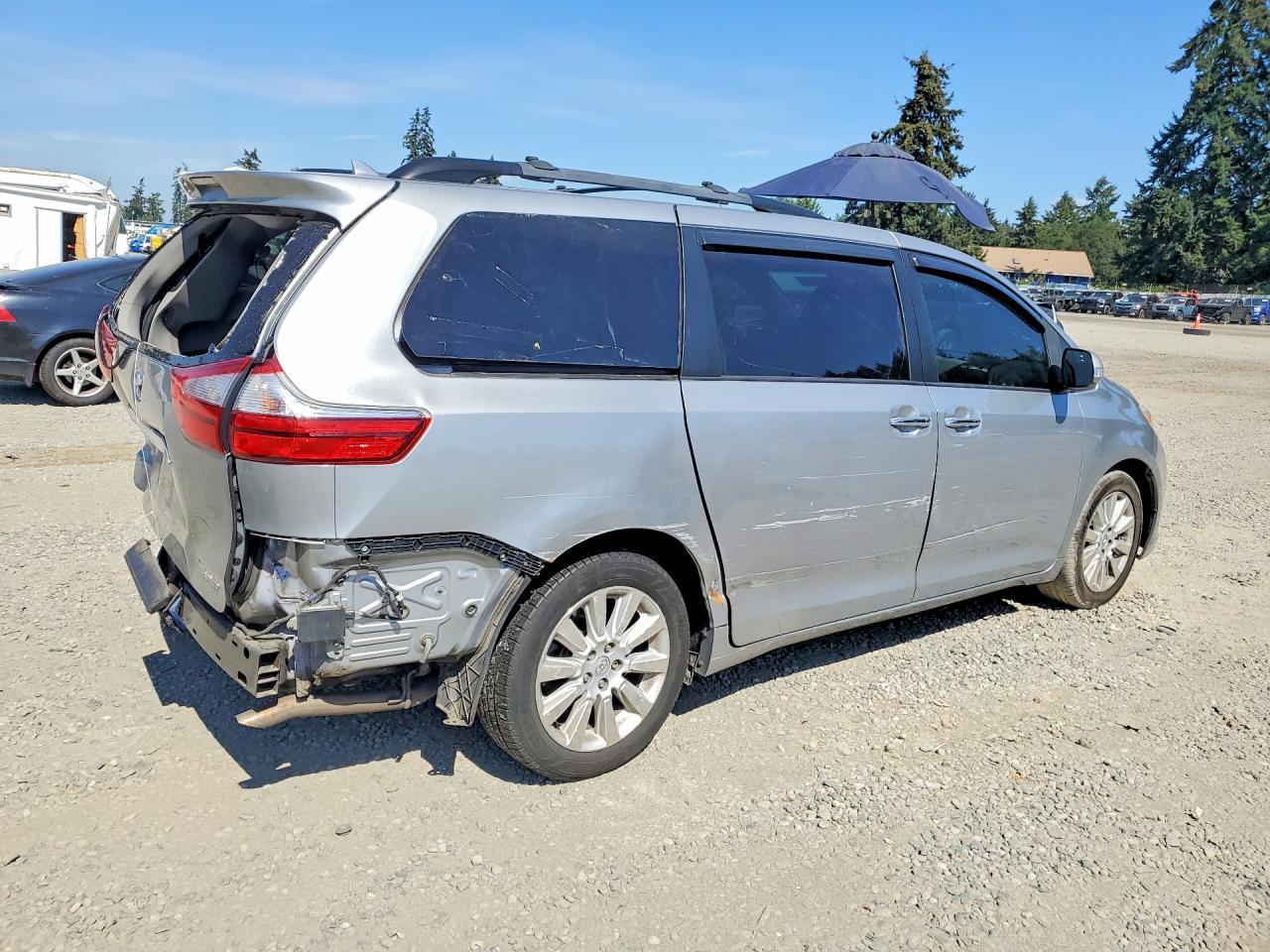2015 Toyota Sienna Limited Premium 7-Passenger - Image 3