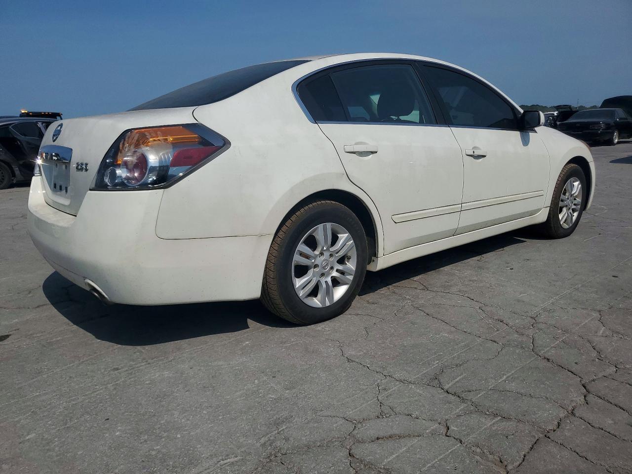 2010 Nissan Altima 2.5 - Фото 3