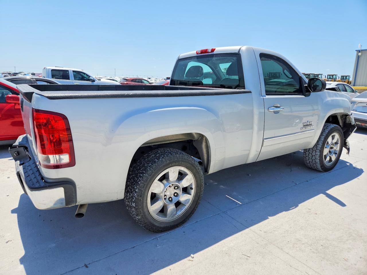 2013 GMC Sierra C1500 - Image 3