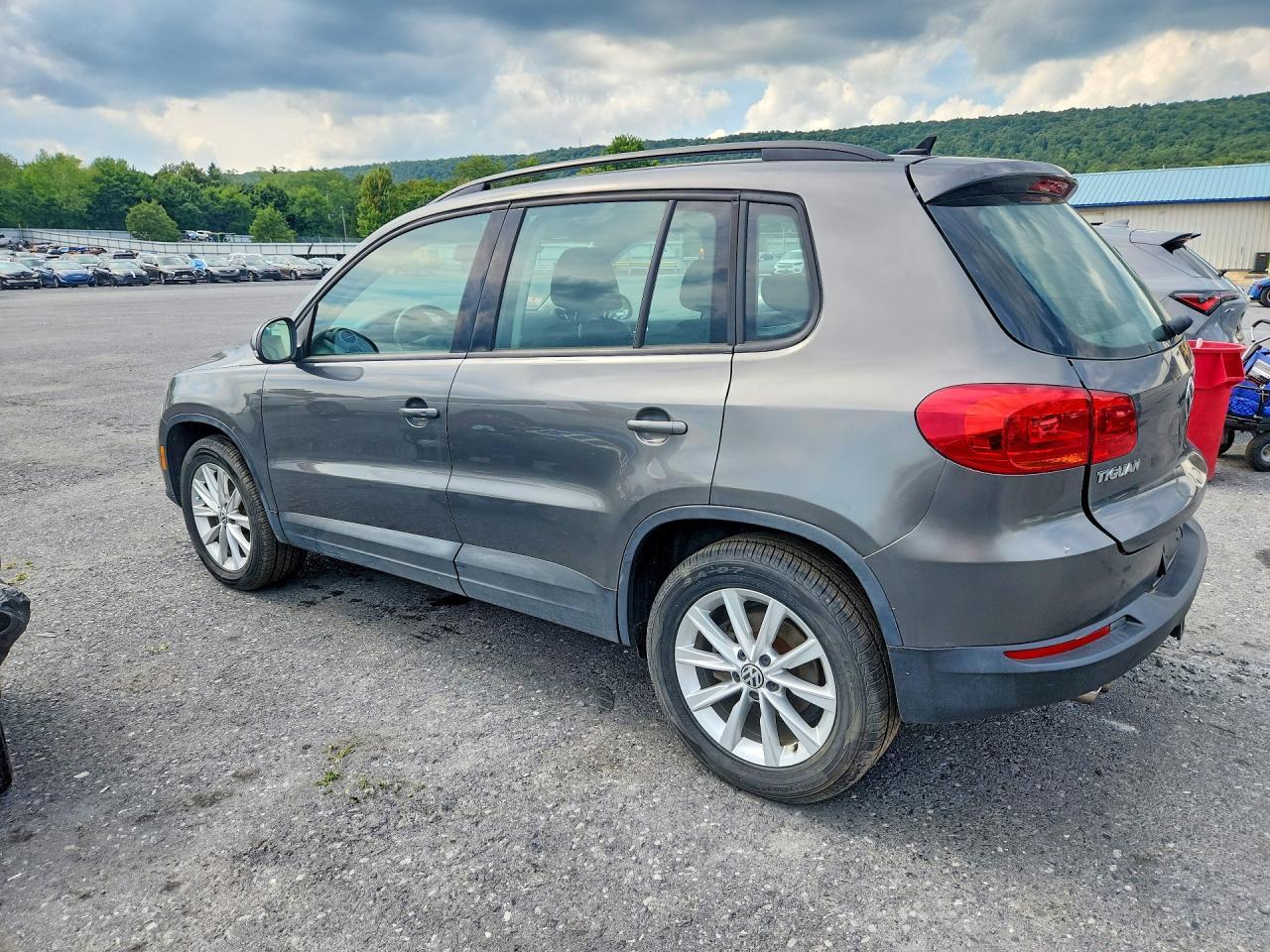 2018 Volkswagen Tiguan Limited - Фото 2