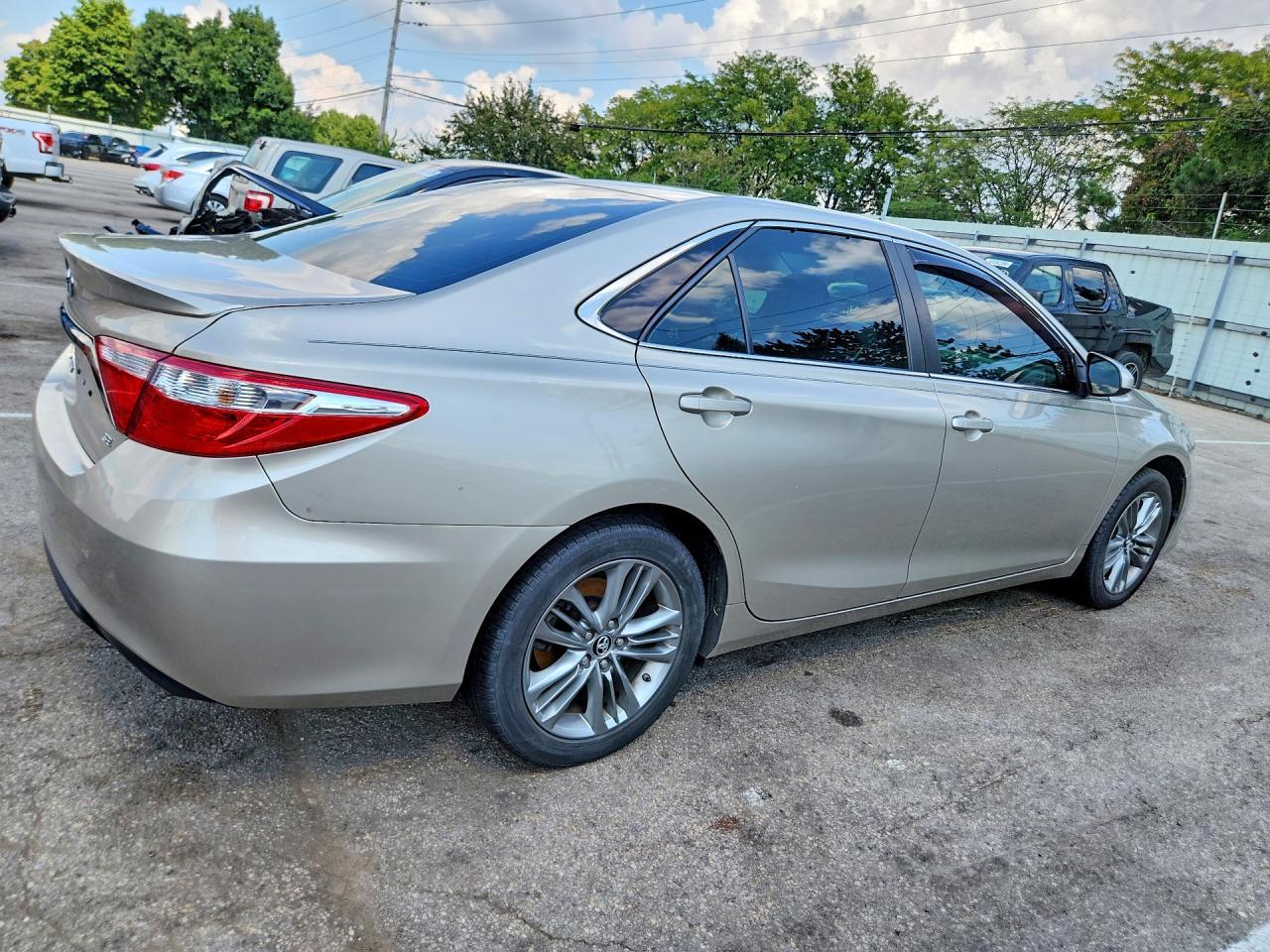 2016 Toyota Camry Se - Фото 3