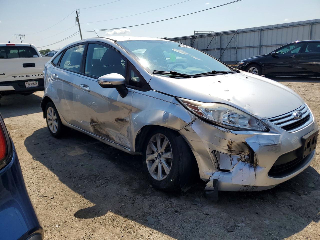 2013 Ford Fiesta Se - Фото 4