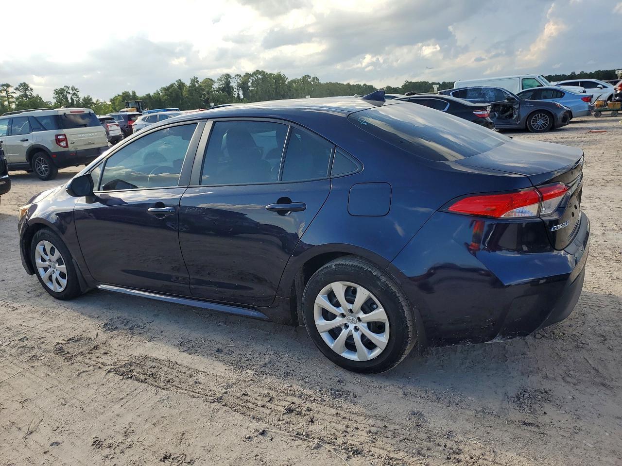 2025 Toyota Corolla Le - Фото 2