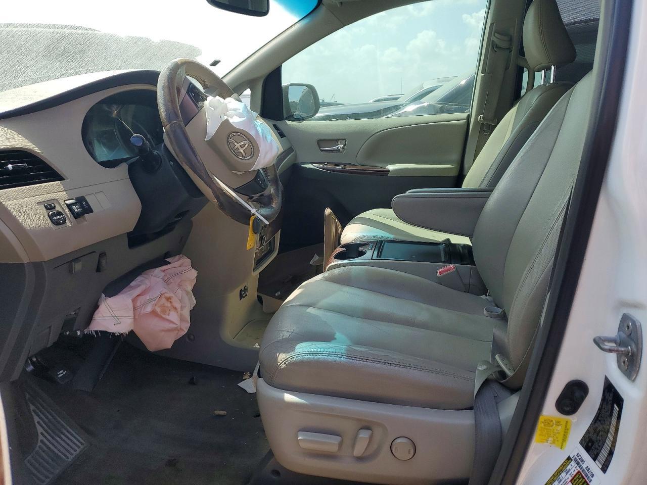 2012 Toyota Sienna Xle 8-Passenger - Фото 7