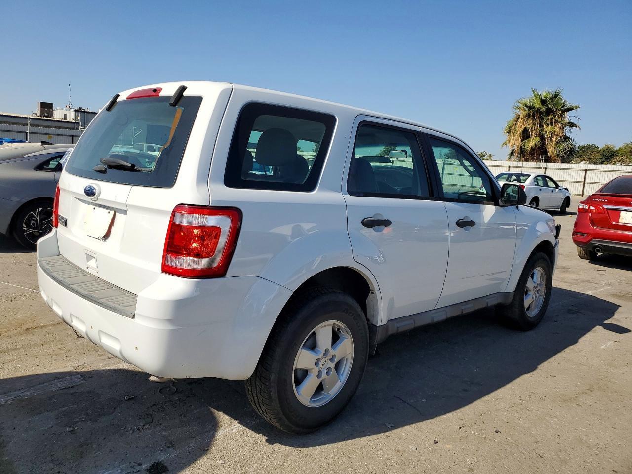2011 Ford Escape Xls - Image 3