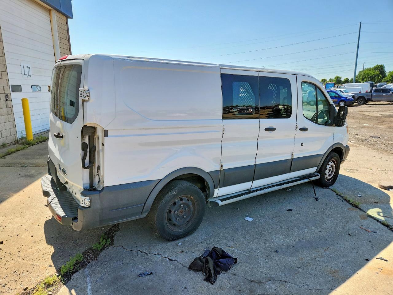 2016 Ford Transit 250 Delivery Van - Image 3