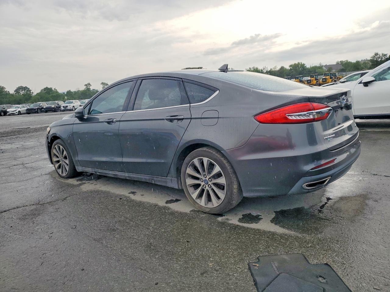 2019 Ford Fusion Se - Image 2