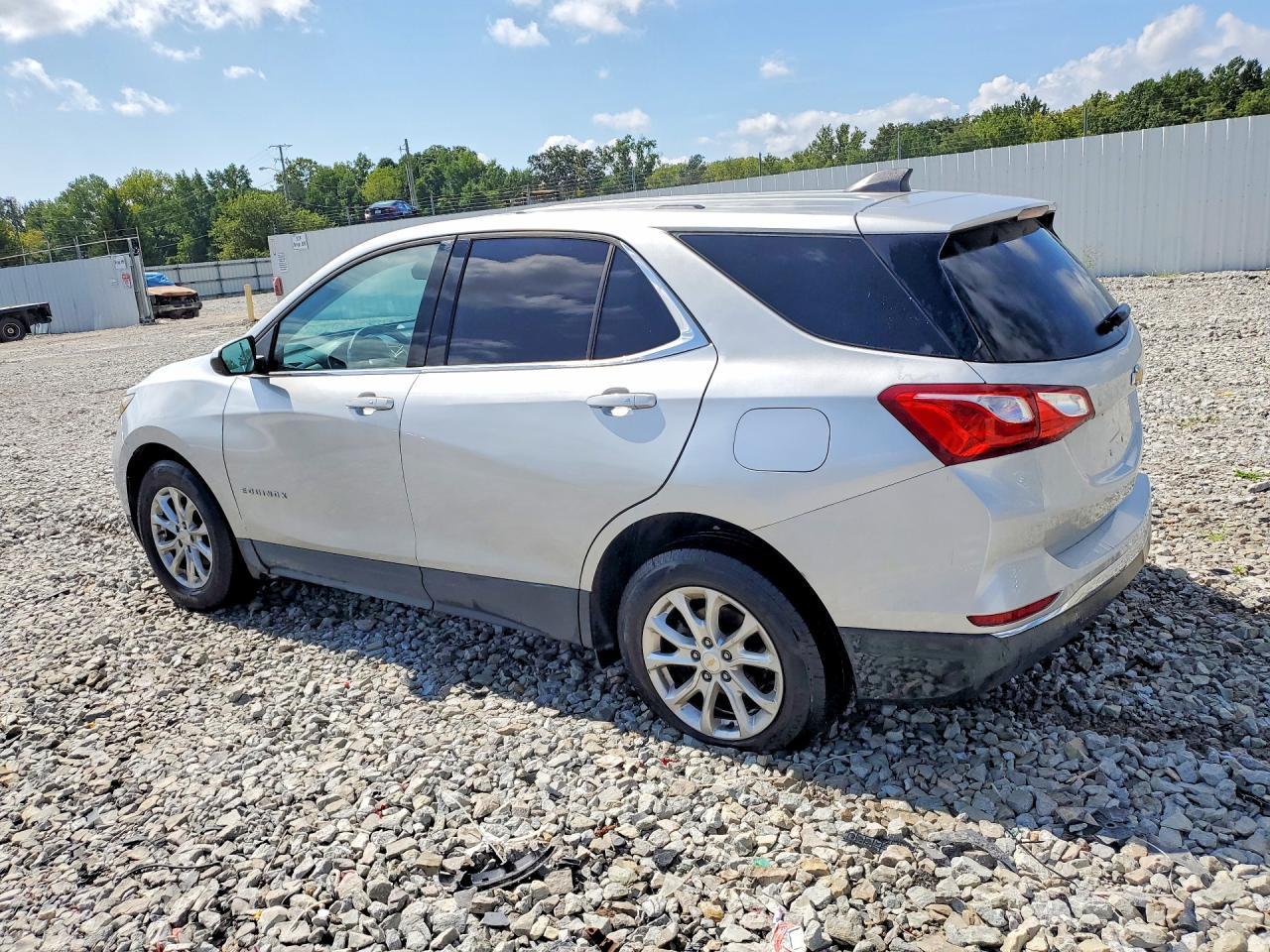 2019 Chevrolet Equinox Lt - Image 2
