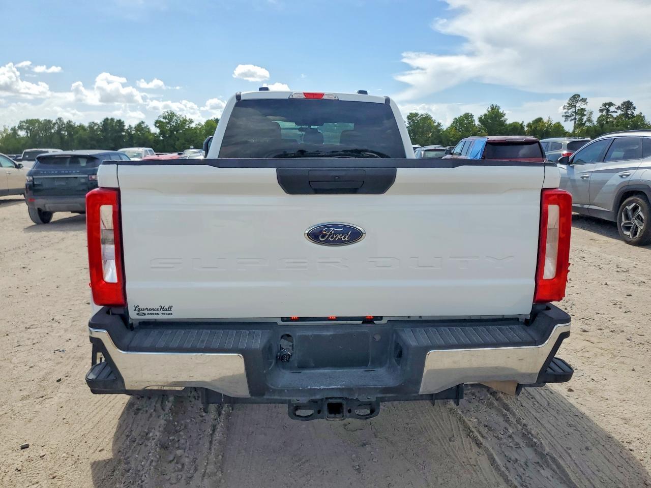 2025 Ford F350 Super Duty - Image 6