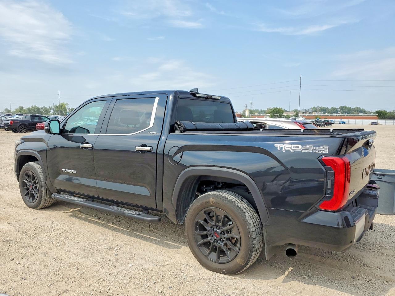 2023 Toyota Tundra Crewmax Limited - Фото 2