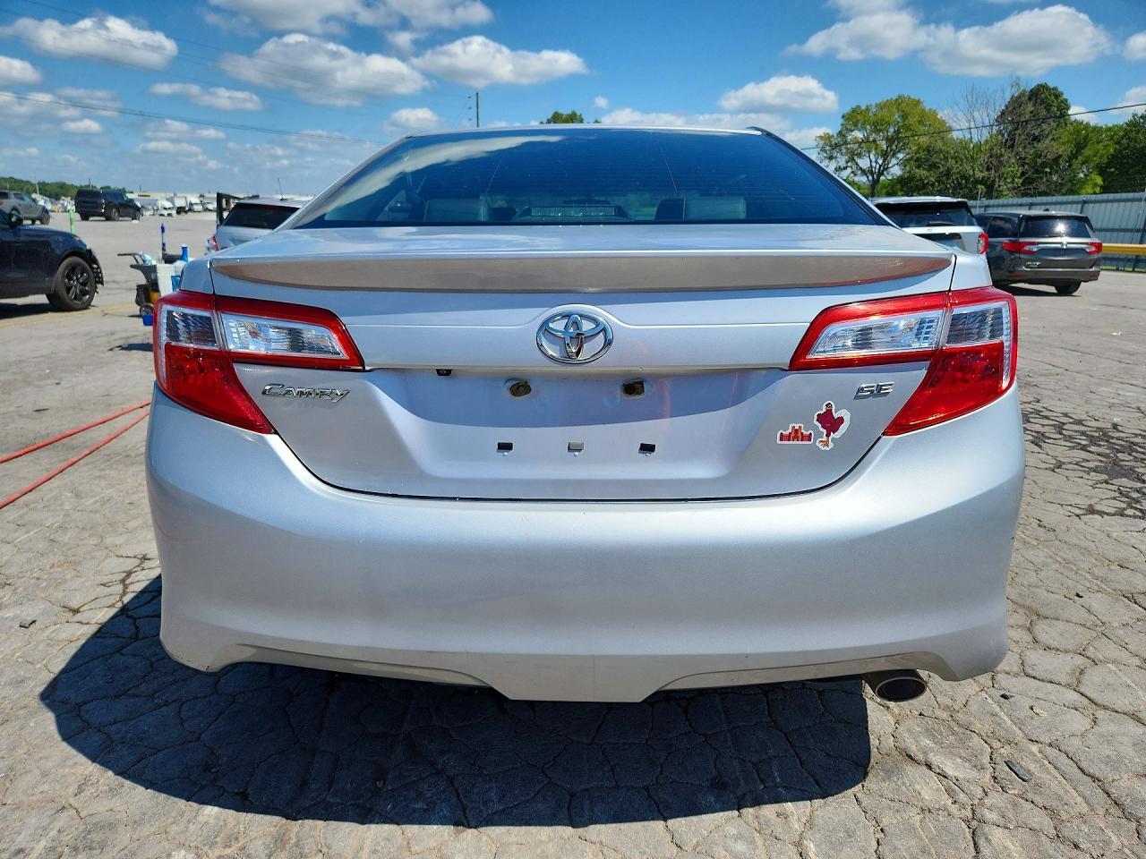 2014 Toyota Camry Se - Image 6