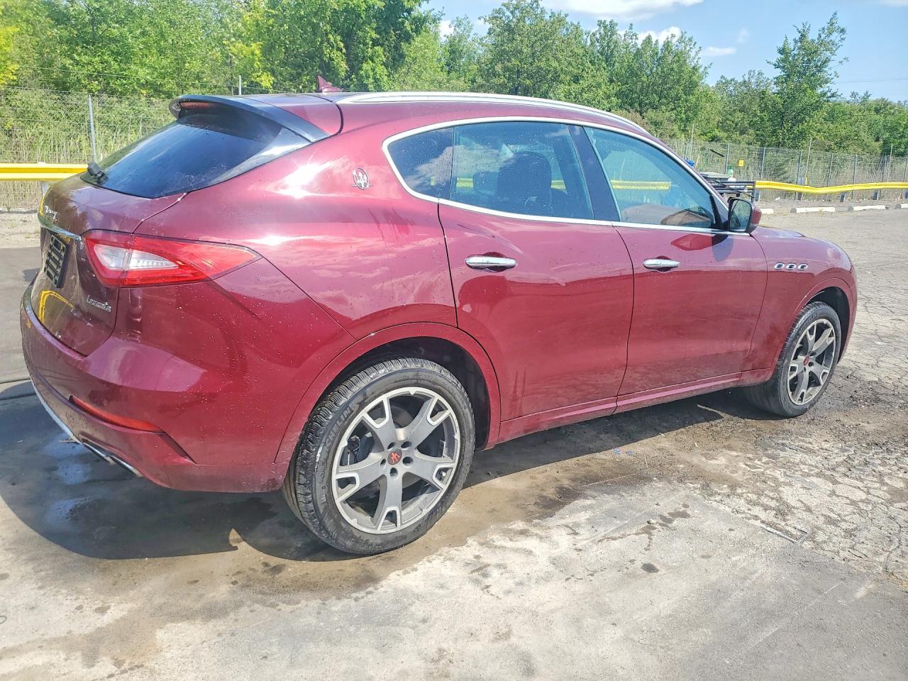 2017 Maserati Levante Luxury - Image 3