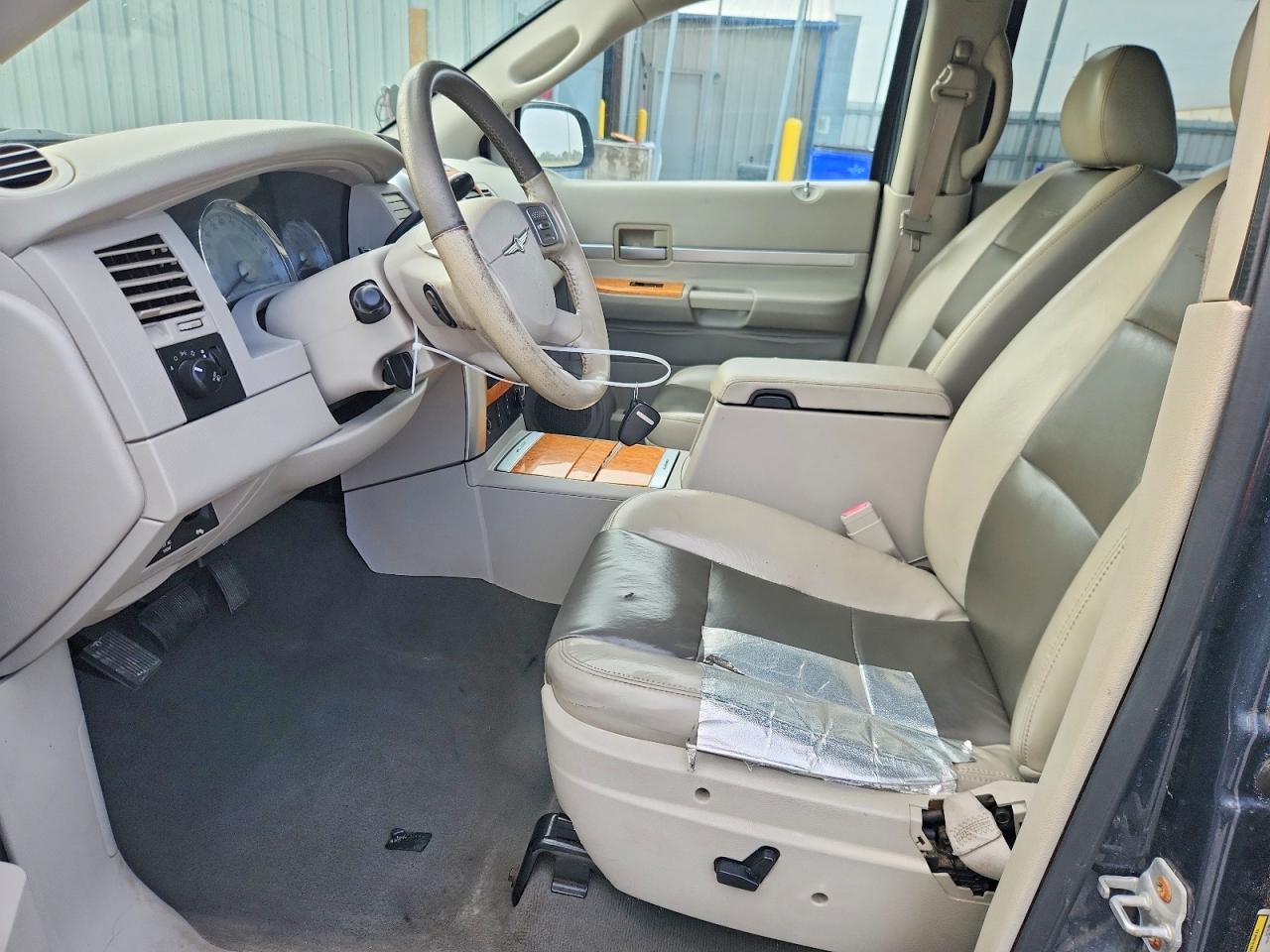 2008 Chrysler Aspen Limited - Image 7
