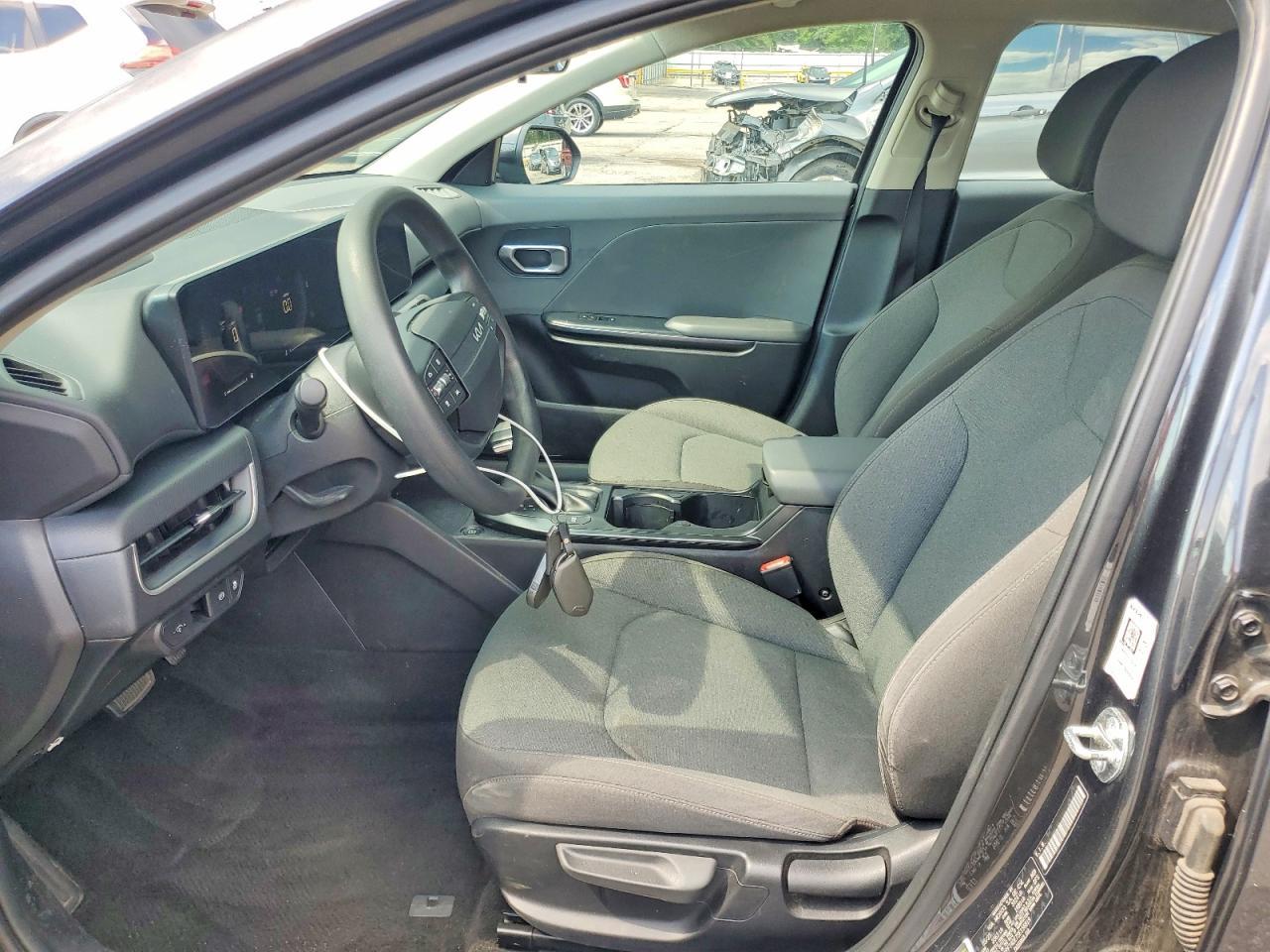 2025 Kia K4 Lx - Image 7