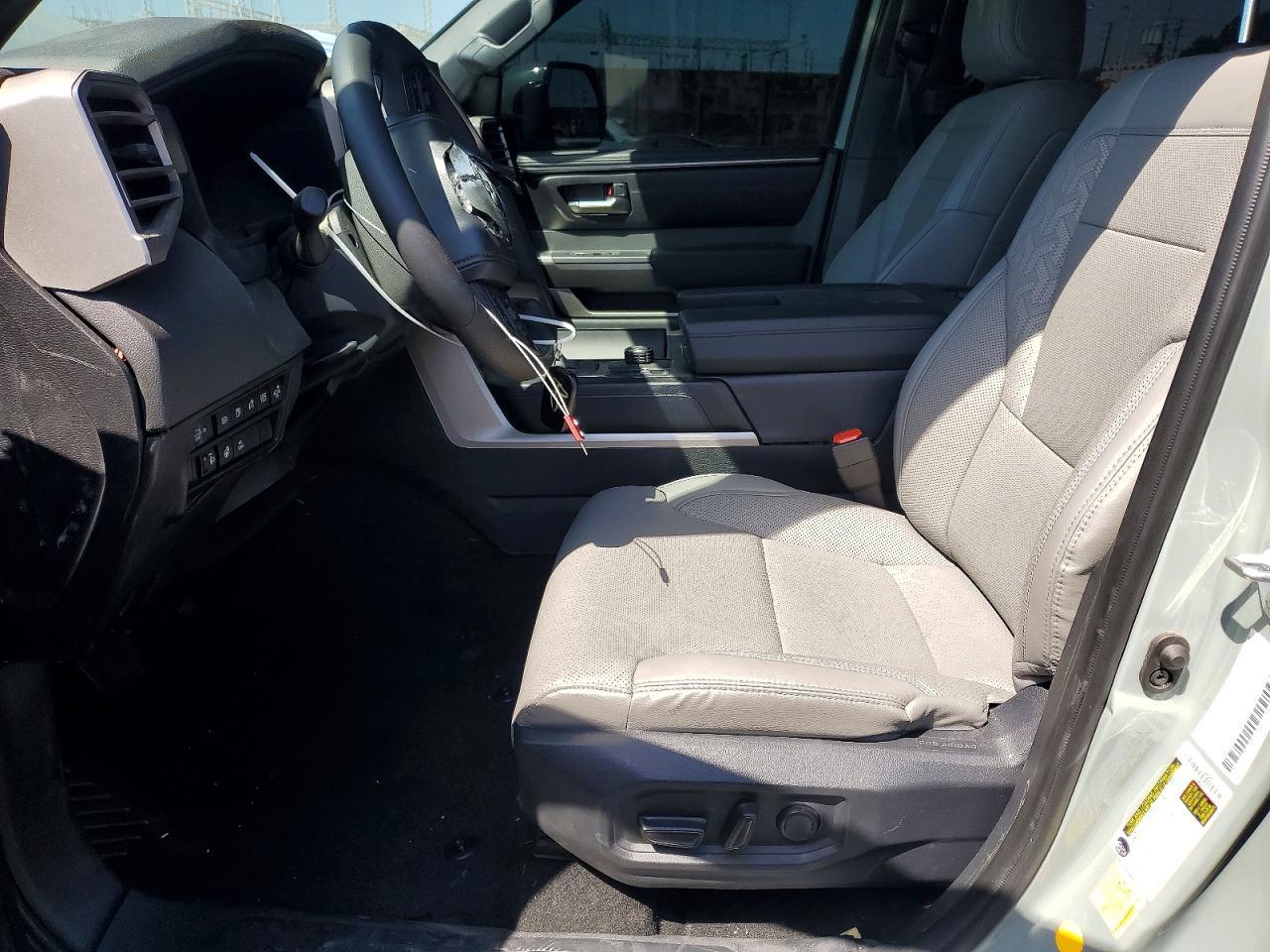 2025 Toyota Sequoia Sr5 - Фото 7