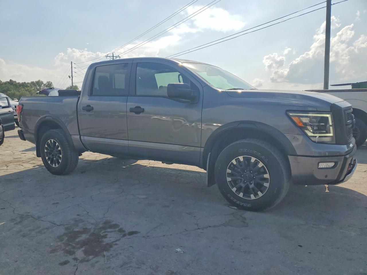2022 Nissan Titan Pro-4X - Фото 4