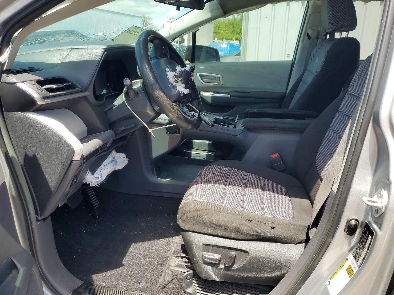 2022 Toyota Sienna Le - Image 7