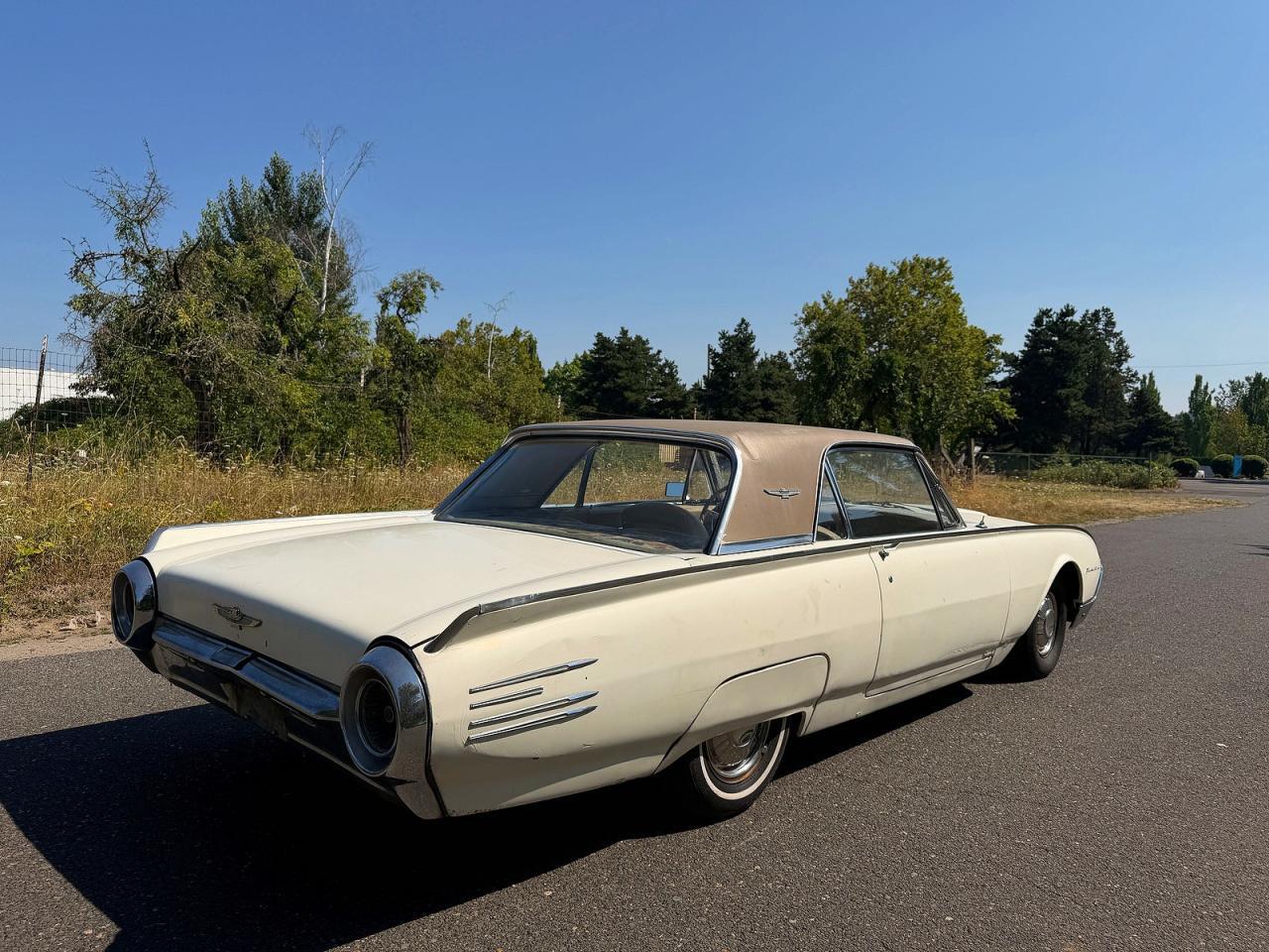 1961 Ford T-Bird - Фото 4