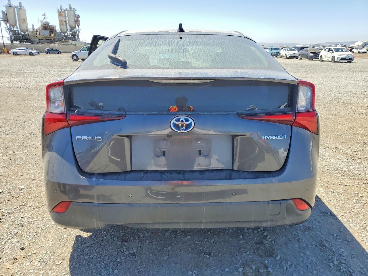 2021 Toyota Prius Le - Image 6