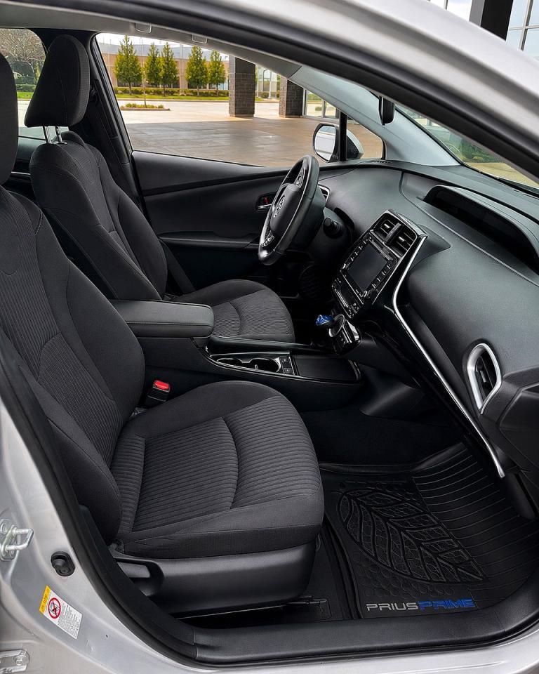 2020 Toyota Prius Prime Le - Image 5