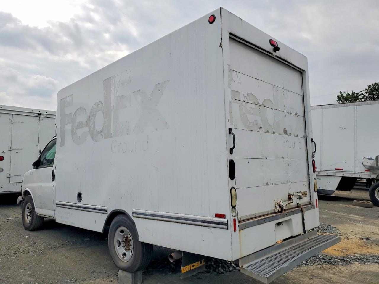 2010 Chevrolet Express Delivery Truck - Image 2